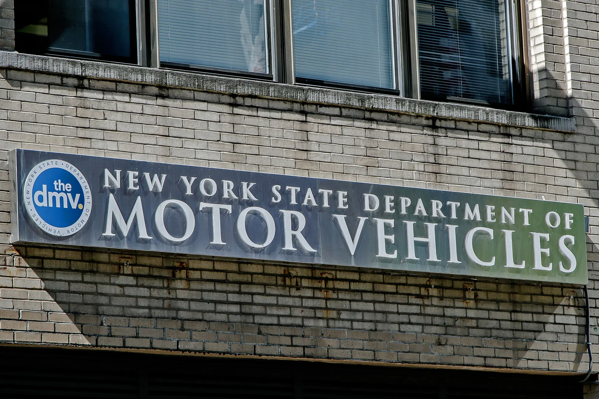 Dónde puedes obtener una placa temporal en New York