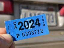 ¿Qué hacer si pierdes o dañaste tu sticker de las placas?
