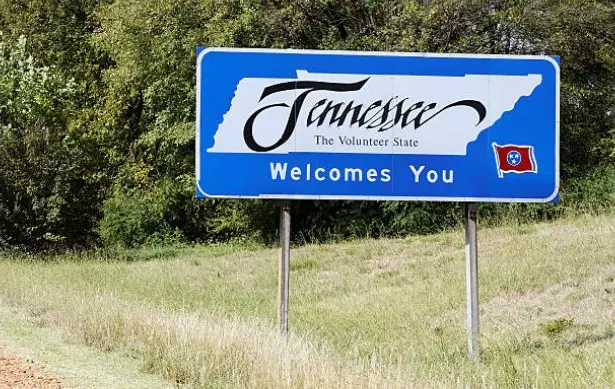 Solicite unas placas temporales en Tennessee